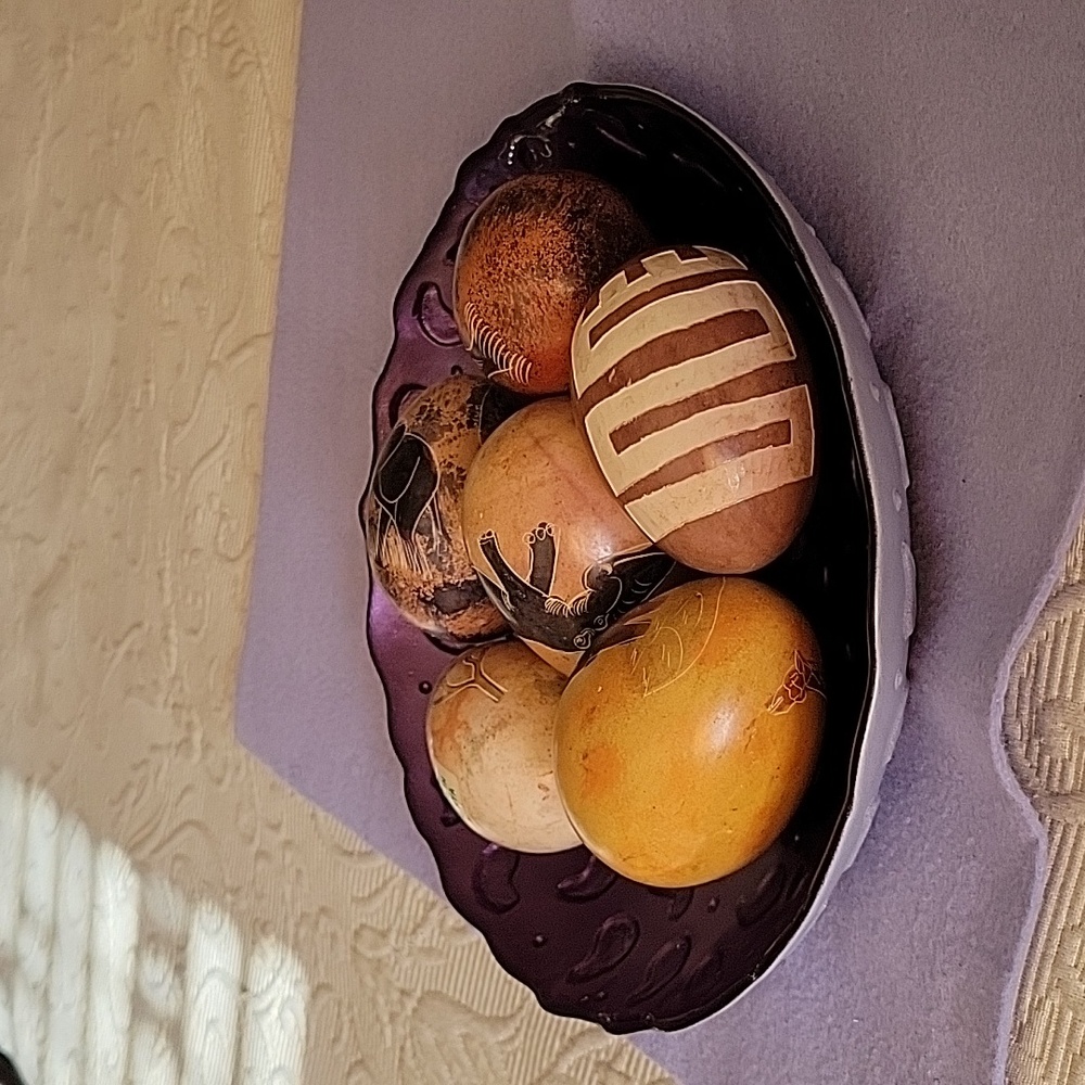 Purple Dish With Design Drop 6 Eggs